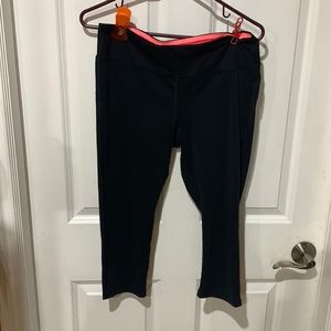 Size m cropped leggings